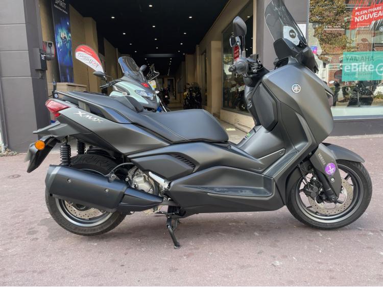 YAMAHA XMAX 300 1EREMAIN/ETATNEUF