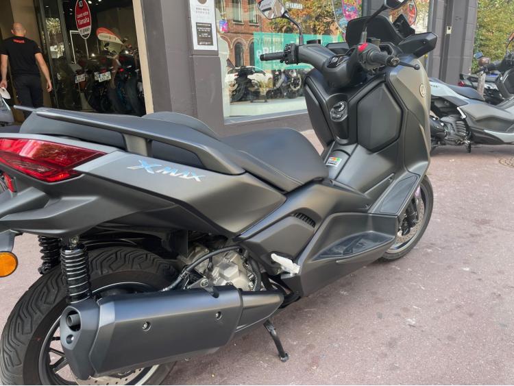 YAMAHA XMAX 300 1EREMAIN/ETATNEUF
