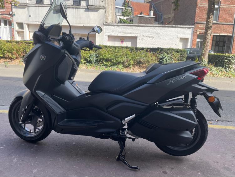 YAMAHA XMAX 300 1EREMAIN/ETATNEUF
