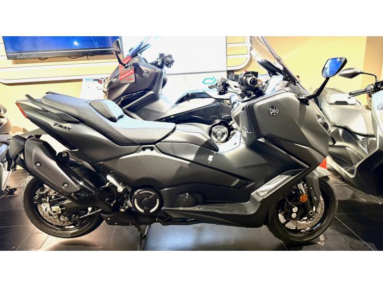 YAMAHA XP T-MAX 560 2025