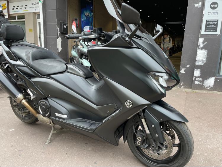 YAMAHA TMAX 560 1EREMAIN/AKRAPOVIC/ETATNEUF/GARANTIE