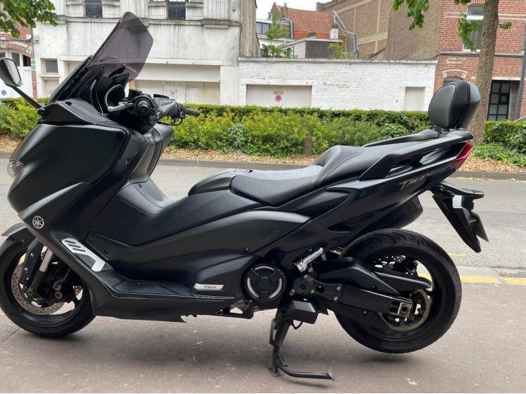 YAMAHA TMAX 560 1EREMAIN/AKRAPOVIC/ETATNEUF/GARANTIE