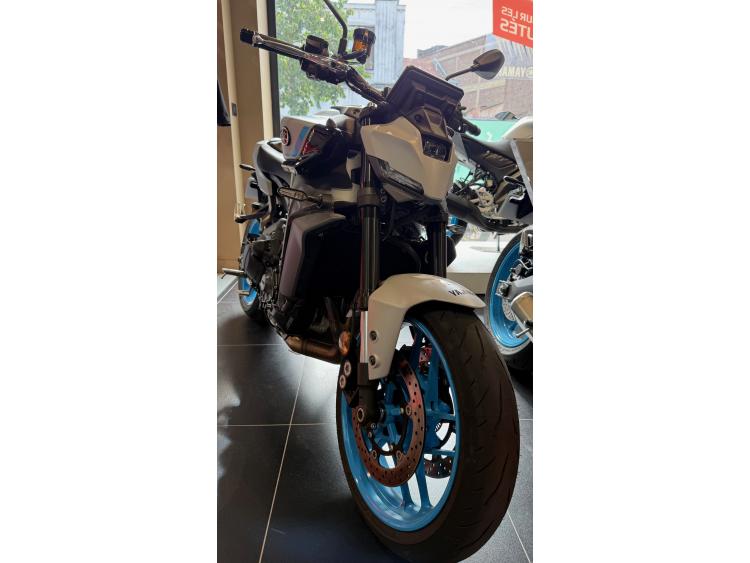 YAMAHA MT-09  Y-AMT 1ER MAIN / ETAT NEUF