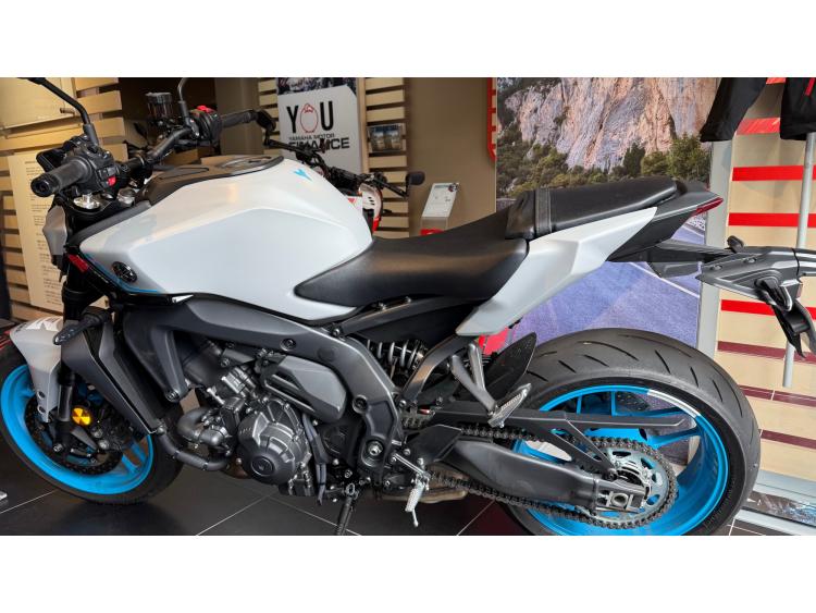 YAMAHA MT-09  Y-AMT 1ER MAIN / ETAT NEUF