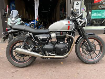 TRIUMPH STREET TWIN  900