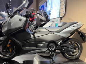 YAMAHA XP T-MAX 560 TECH MAX 1ER MAIN ETAT NEUF GARANTIE 5 ANS
