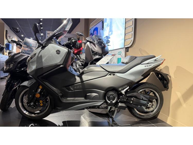 YAMAHA XP T-MAX 560 TECH MAX 1ER MAI ETAT NEUF GARANTIE 5 ANS